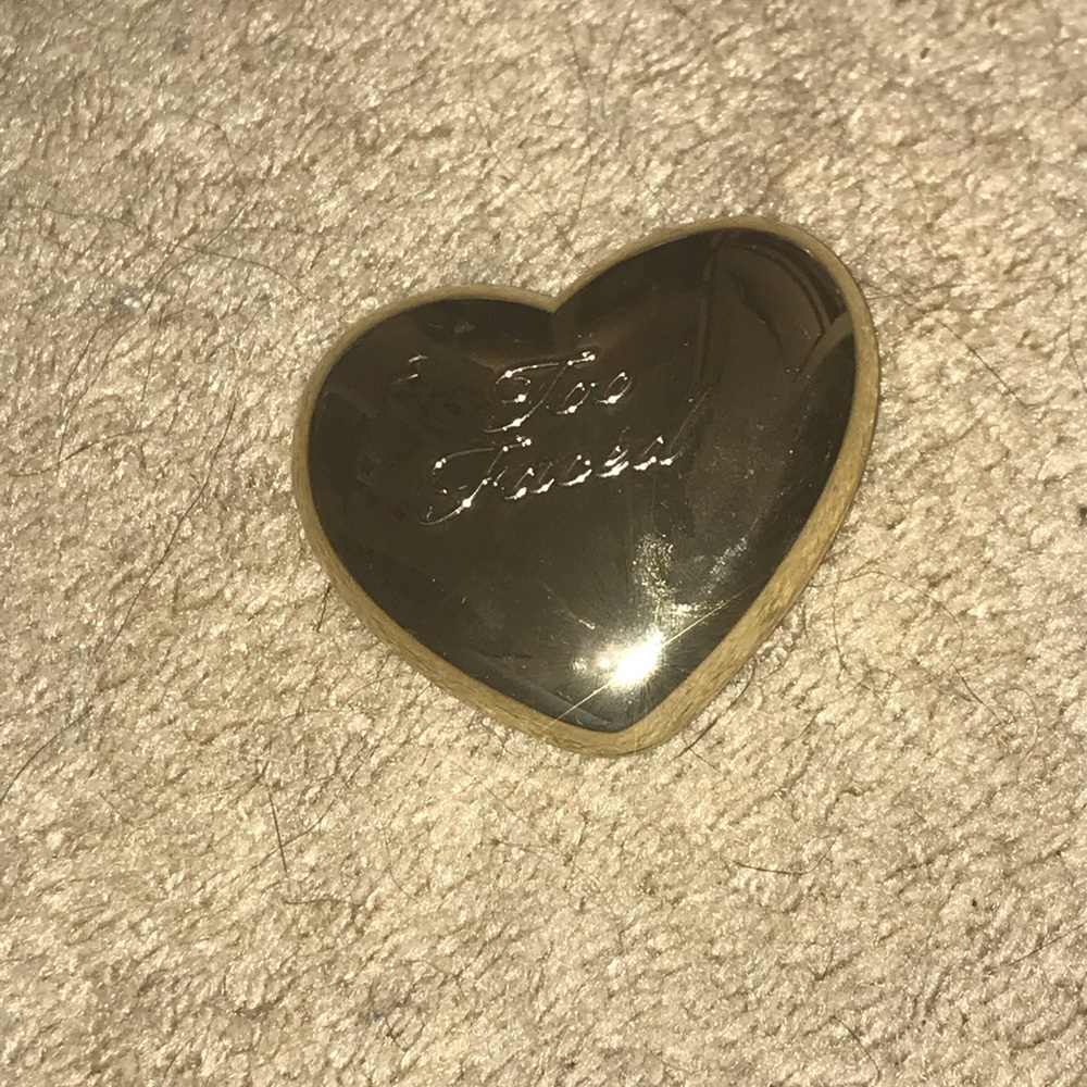 Too faced you light up my life golden Highlighter